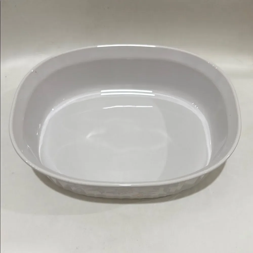 Corningware Pink Trio Ribbed White Ceramic Dish & Lid 1.8 Liter 9 1/2 X 7 1/2